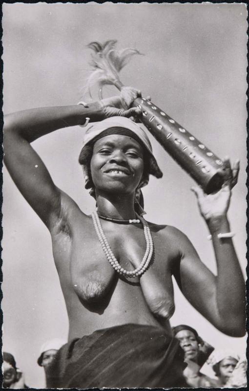 A.O.F. - Danseuse au phallus.