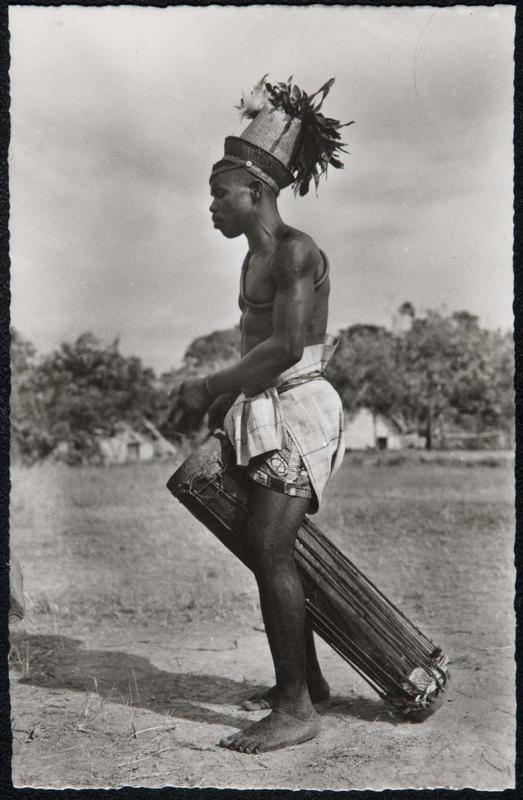 CONGO BELGE. Uélé Joueur de tam - tam
