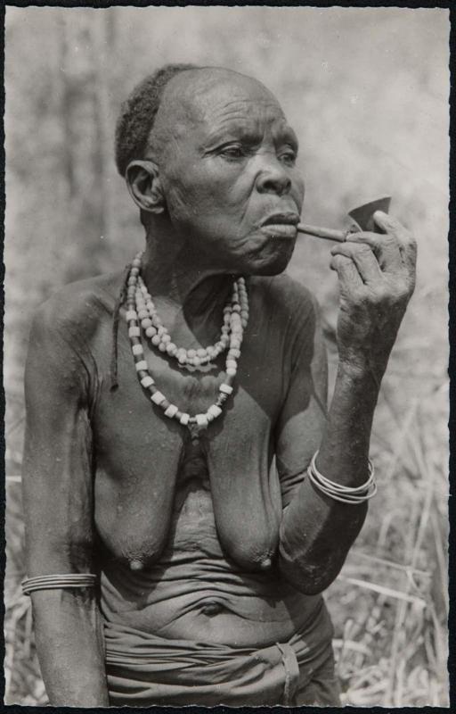 CONGO BELGE. Vieille Femme Mushi (Kivu)