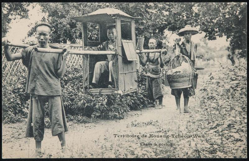 Territoire de Kouang-Tchéou-Wan. Chaise à porteurs.