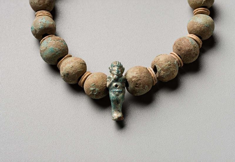 Bead necklace