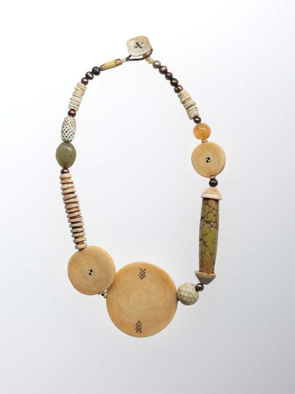 Imitative ivory and jade necklace