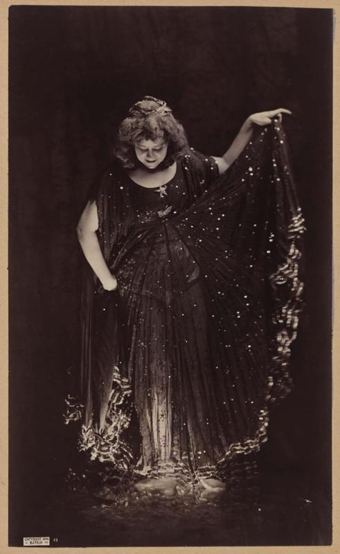 Loie Fuller in Celestial Gown for "La Nuit"