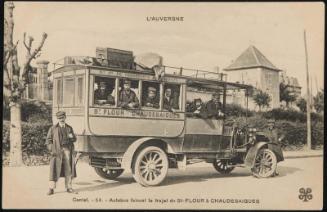 L'Auvergne; Cantal. - 54. - Autobus faisant le trajet de St-Flour à Chaudesaigues