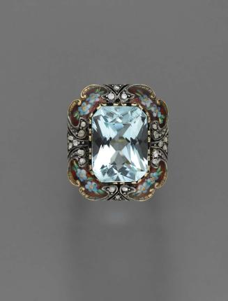 Ring with central aquamarine