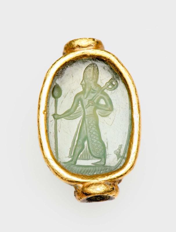 Ring with scarab with king