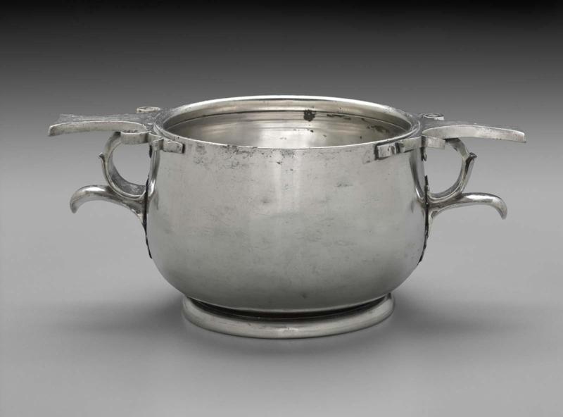Stemless cup with ring handles (skyphos)