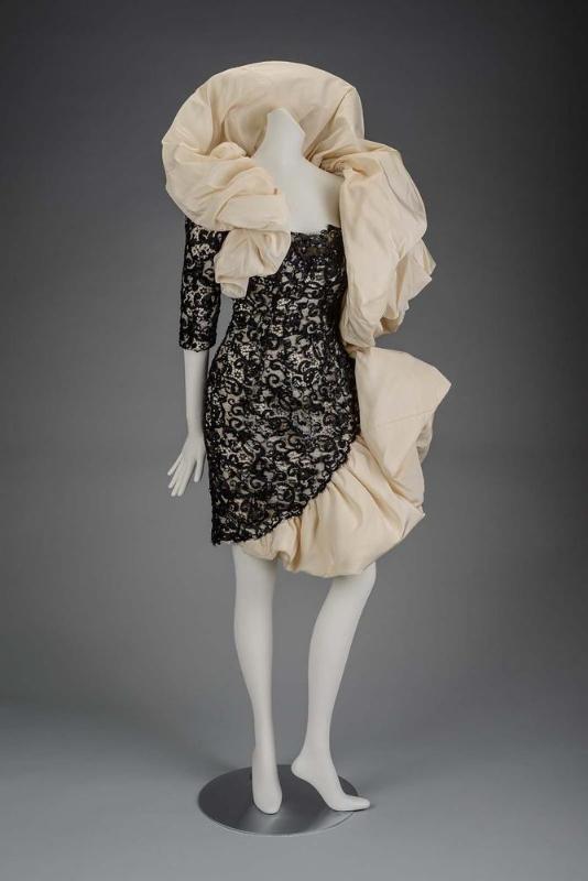 Woman's ensemble in four parts (dress, jacket, hat, neckpiece)