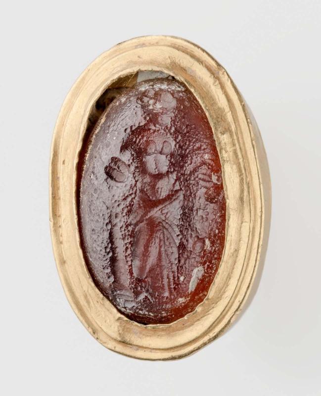 Ring with oval gem with Aphrodite
