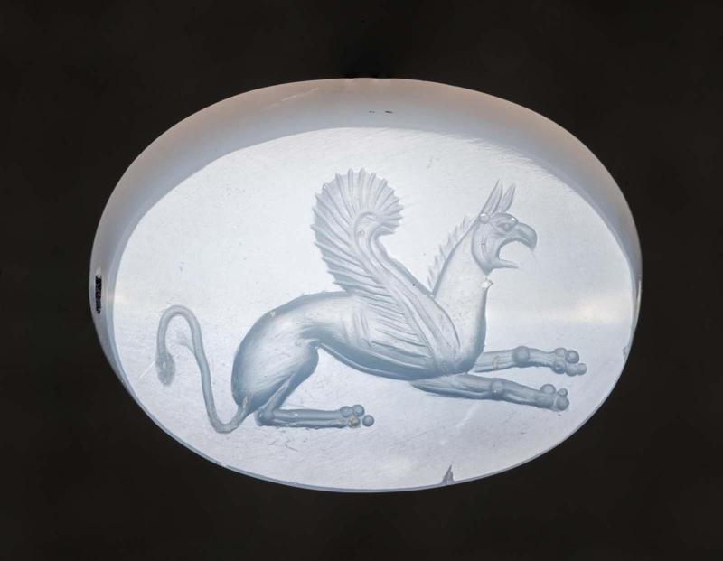 Scaraboid gem with griffin