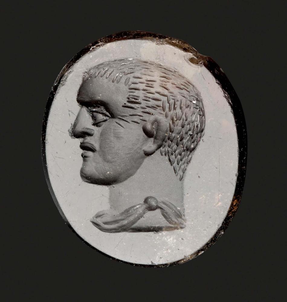 Oval gem with bust of a man