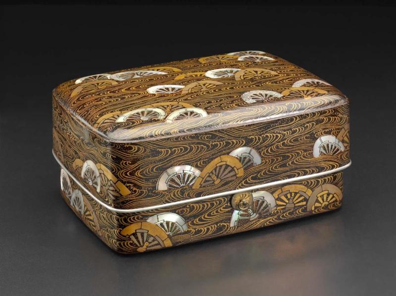 Box with wheel and water (katawa-guruma) design