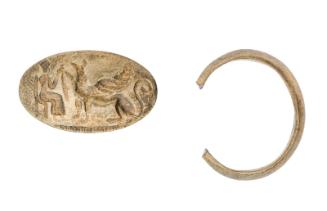 Ring with intaglio bezel