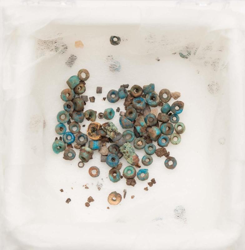 Ring beads and mud fragments