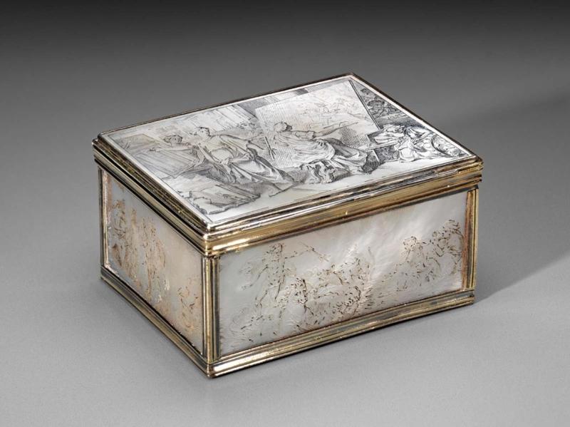 Snuff box