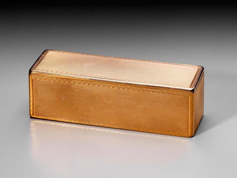 Rectangular snuff box