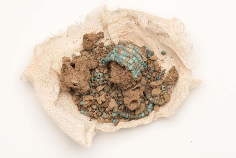 Ring beads and mud fragments