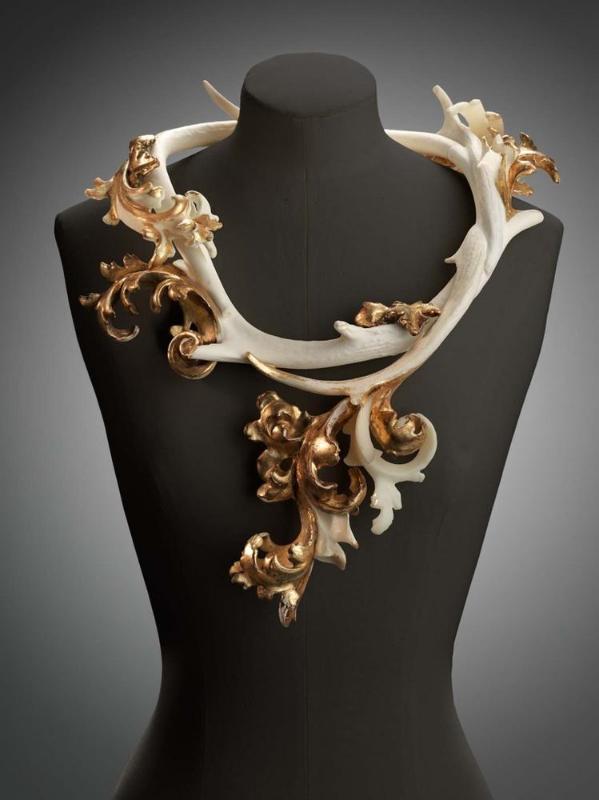 Rocaille, Neckpiece