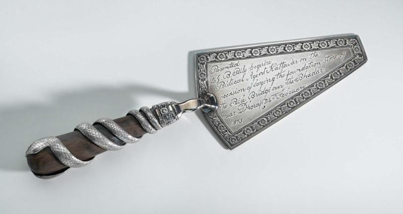 Presentation Trowel with Snake Handle