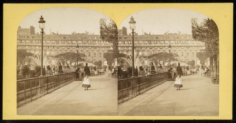 Grande Avenue du Jardin du Palais Royal