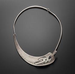 Asymmetric necklace