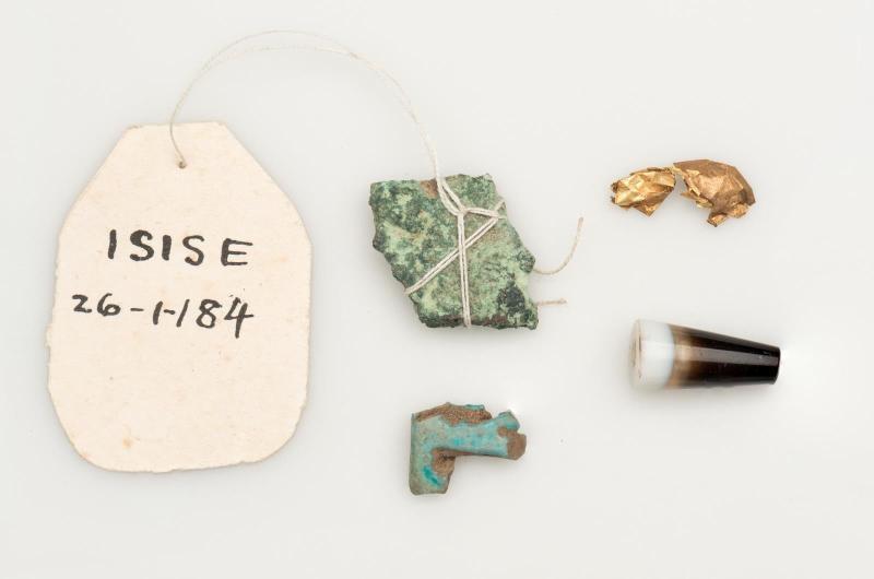 Bronze plating fragments and fragments of jewelry