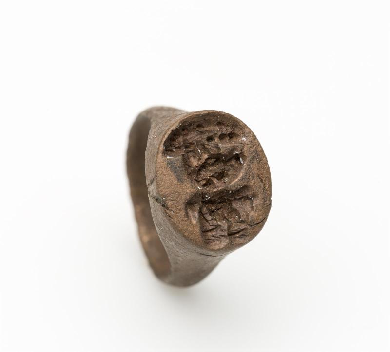 Ring (with impression)