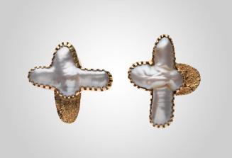 Pair of X-shaped pearl earrings