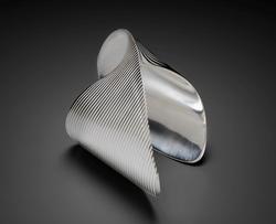 "Lamellae Twisted Cuff" bracelet