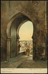Tanger - Entrada al pueblo.  Tangier - Entrance to town.
