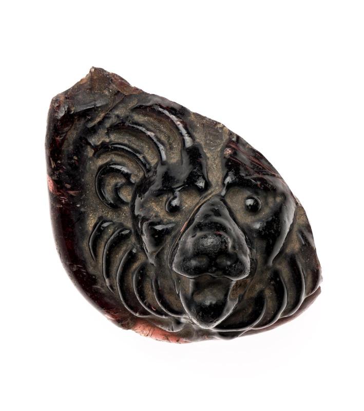 Moulded lion's head