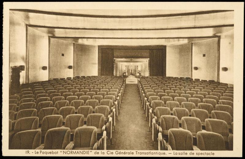 19. - Le Paquebot  "NORMANDIE." de la Cie Générale Transatlantique. - La salle de spectacle
