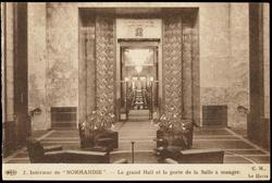 2. - Intérieur de "NORMANDIE".  - Le grand Hall et la porte de la Salle à manger.
