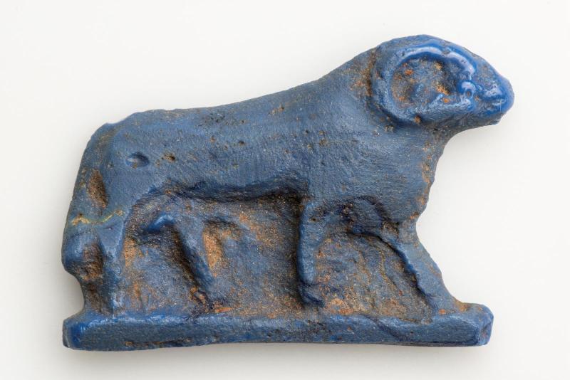 Inlay plaque with ram