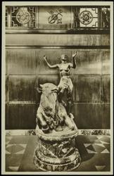 NORDDEUTSCHER LLOYD, BREMEN Turbinen-Schnelldampfer "EUROPA" 
Die "Europa" im Treppenaufgang I. Klasse