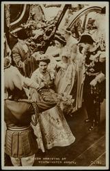 H.M. THE QUEEN ARRIVING AT WESTMINSTER ABBEY.