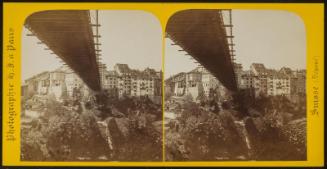 Vue Prise Sous le Pont Suspendu