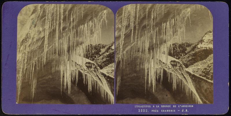 Stalactites à la Source de l'Arveiron Près Chamonix