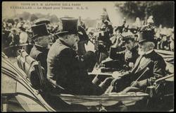 VISITE DE S. M. ALPHONSE XIII A PARIS 
VERSAILLES - Le départ pour Trianon C.L.C.