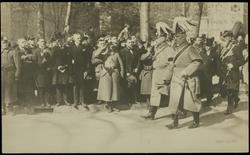 Beisetzung der Kaiserin Auguste Viktoria. 
Hindenburg, Ludendorff und Tirpitz im Trauerzuge.