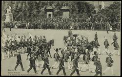 Berlin Kaiser Wilhelm a d. Spitze der Fahnen-Kompagnie
