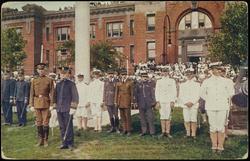 U.S. NAVAL OFFICERS WATCHING SHAM BATTLE AT GREAT LAKES NAVAL TRAINING STATION. FRENCH VISITORS IN CENTER.
