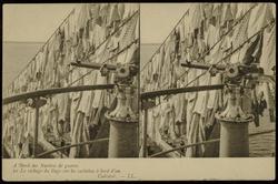 A Bord des Navires de guerre. Le séchage du linge sur les cartahus à bord d'un Cuirassé.