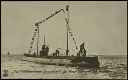 Das Frachttauchboot "Deutschland" die Weser aufwärts nach Bremen