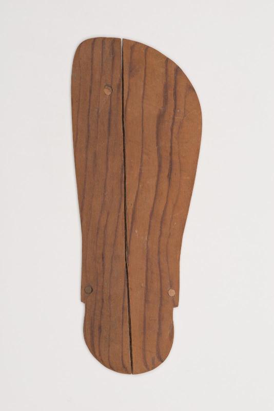 Model sandal (right)