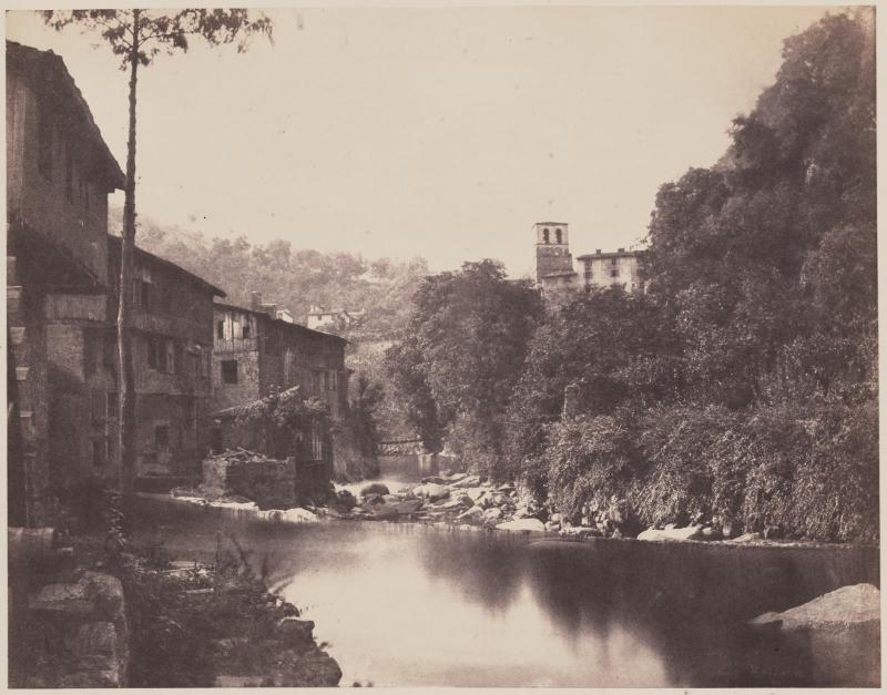 Village au bord d'une rivière. Auvergne