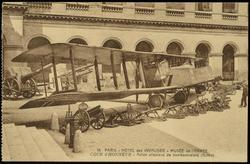 14 PARIS - HOTEL des INVAIDES - MUSÉE d l'ARMÉE COUR D'HONNEUR - Avian allemand de bombardement (Gotha)