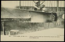 Buc. - PARIS-ROME, 28 Mai 1911. - Biplan Sommer piloté par Kimmerling faisant son  plein d'AUTOMONILINE
