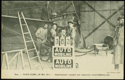 Buc. - PARIS - ROME, 28 Mai 1911. - Déperdussin remplit son réservoir d'AUTOMOBILINE