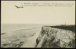 22. SPORTS - Aviation - "L'Antoinette" de Latham quittant le cap Blanc-Nez le 19 Juillet pour tenter la traversée de la Manche, Latham échoue dans sa tentative.